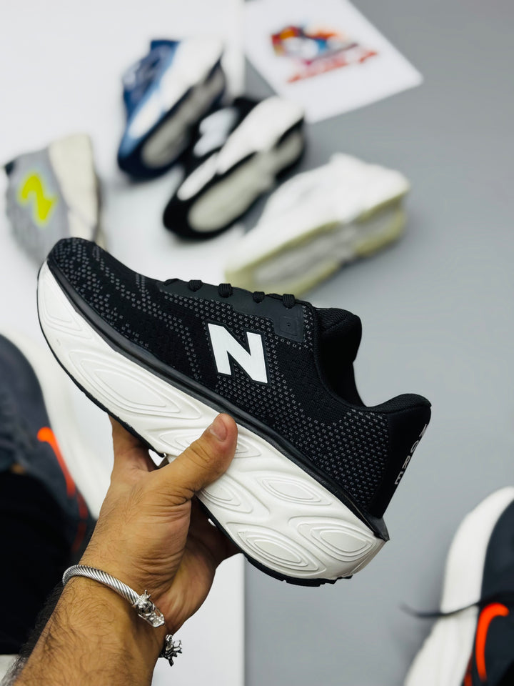 New Balances Fresh Foam X More v5 (black)