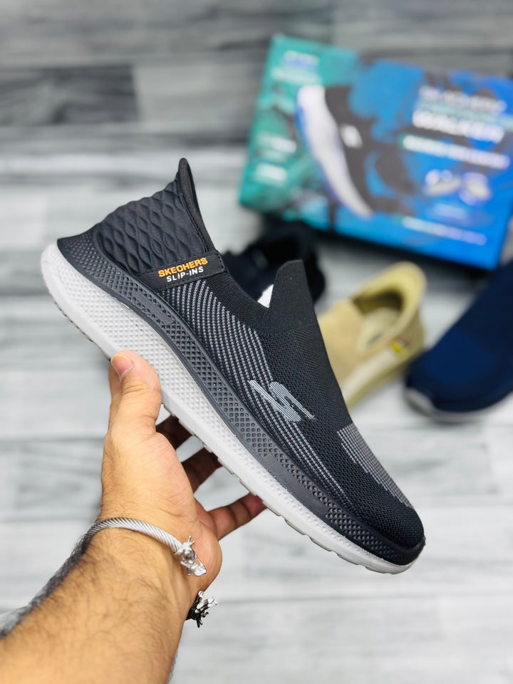 Skechars slip in hands free (black)