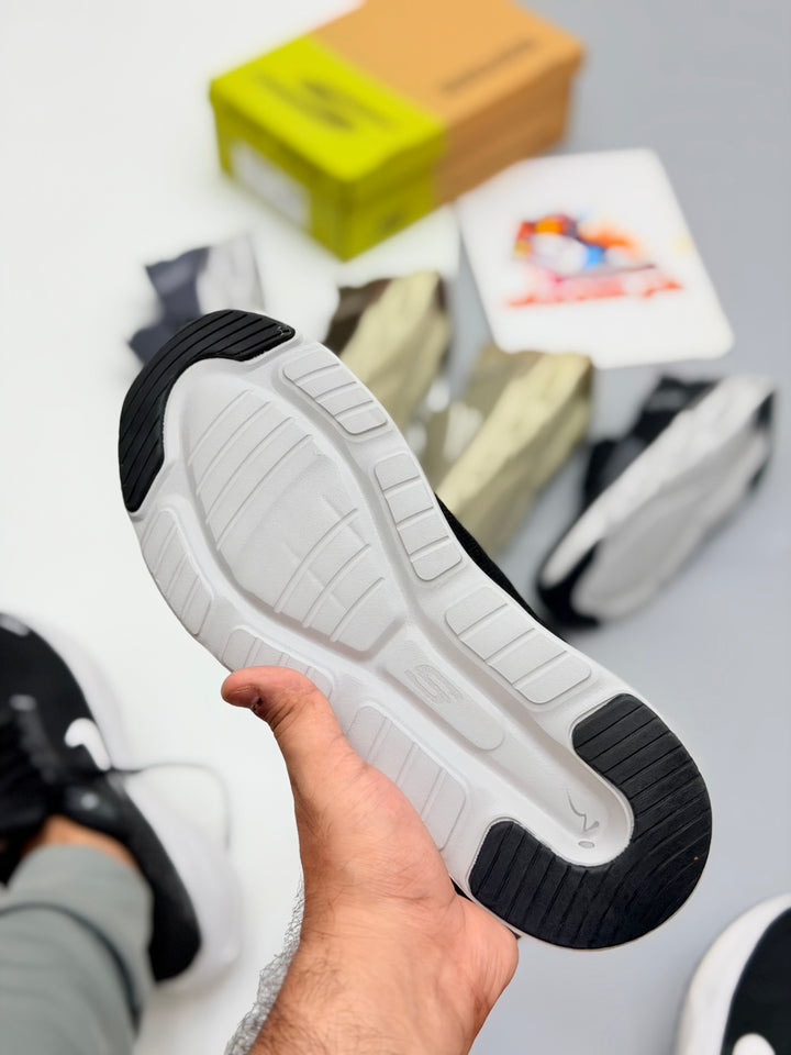 SKECHARS go run swirl tech SLIP-INS MAX CUSHIONING