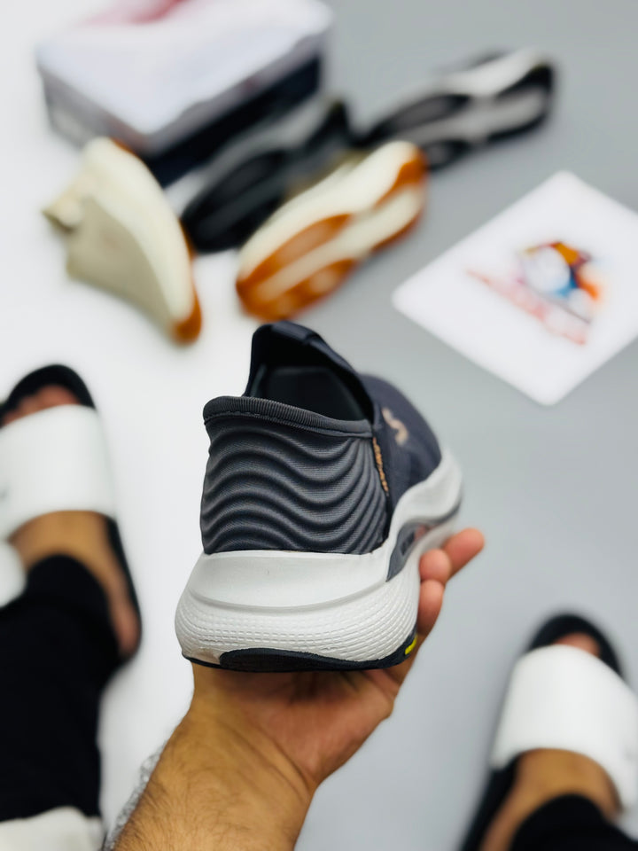 Skechars max cushion 25