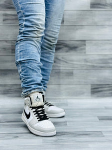 Nk Air Jordan 1 Mid Light Smoke
Grey/Black-White