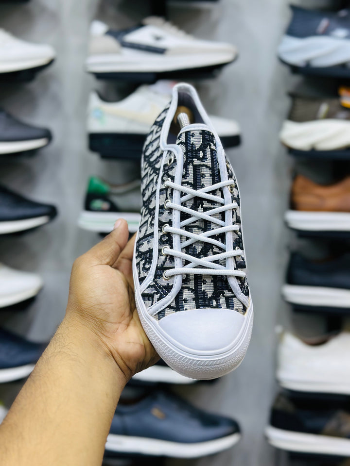 Converse Sneaker - Black