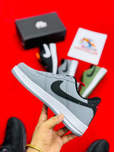 Nke Air Force 1 Gray white
Swoosh