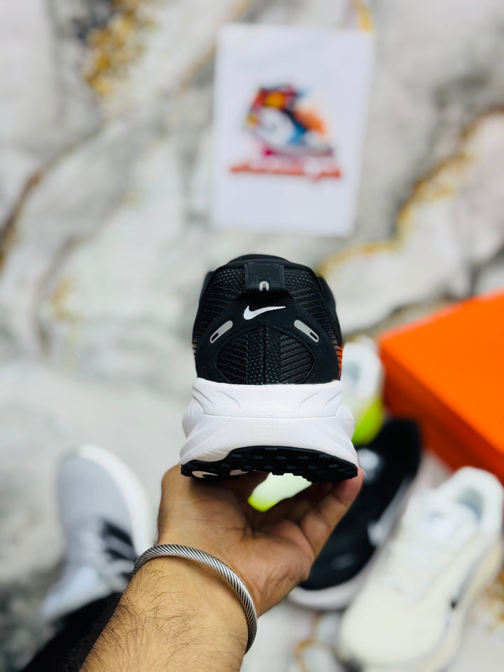 N/i/ke Vomero 18 Men's Road Running Shoes less/black