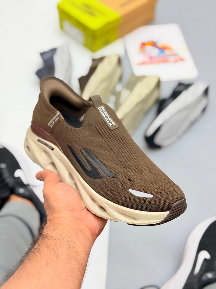 SKECHARS go run swirl tech SLIP-INS MAX CUSHIONING