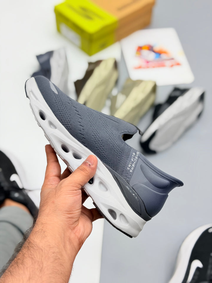 SKECHARS go run swirl tech SLIP-INS MAX CUSHIONING