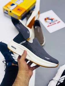Skchers ultralight slip in gray