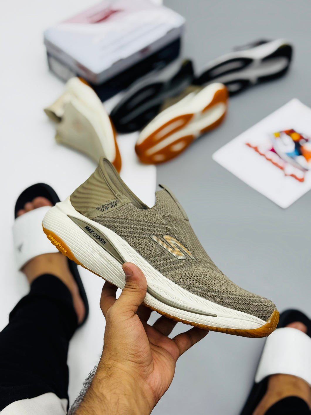 Skechars max cushion 25