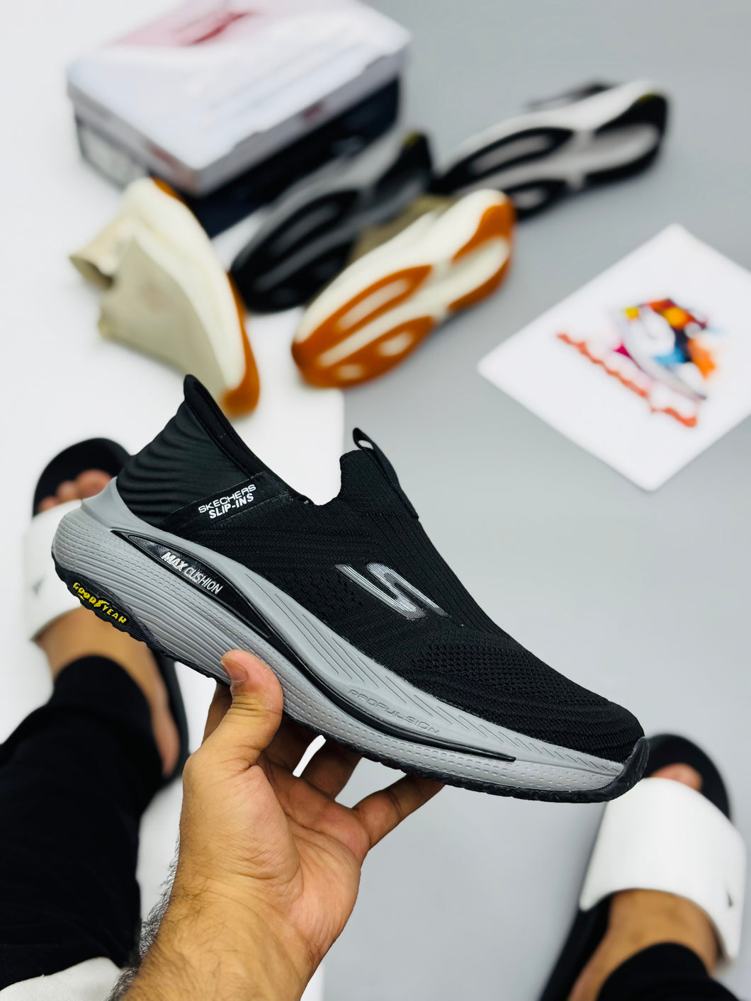 Skechars max cushion 25