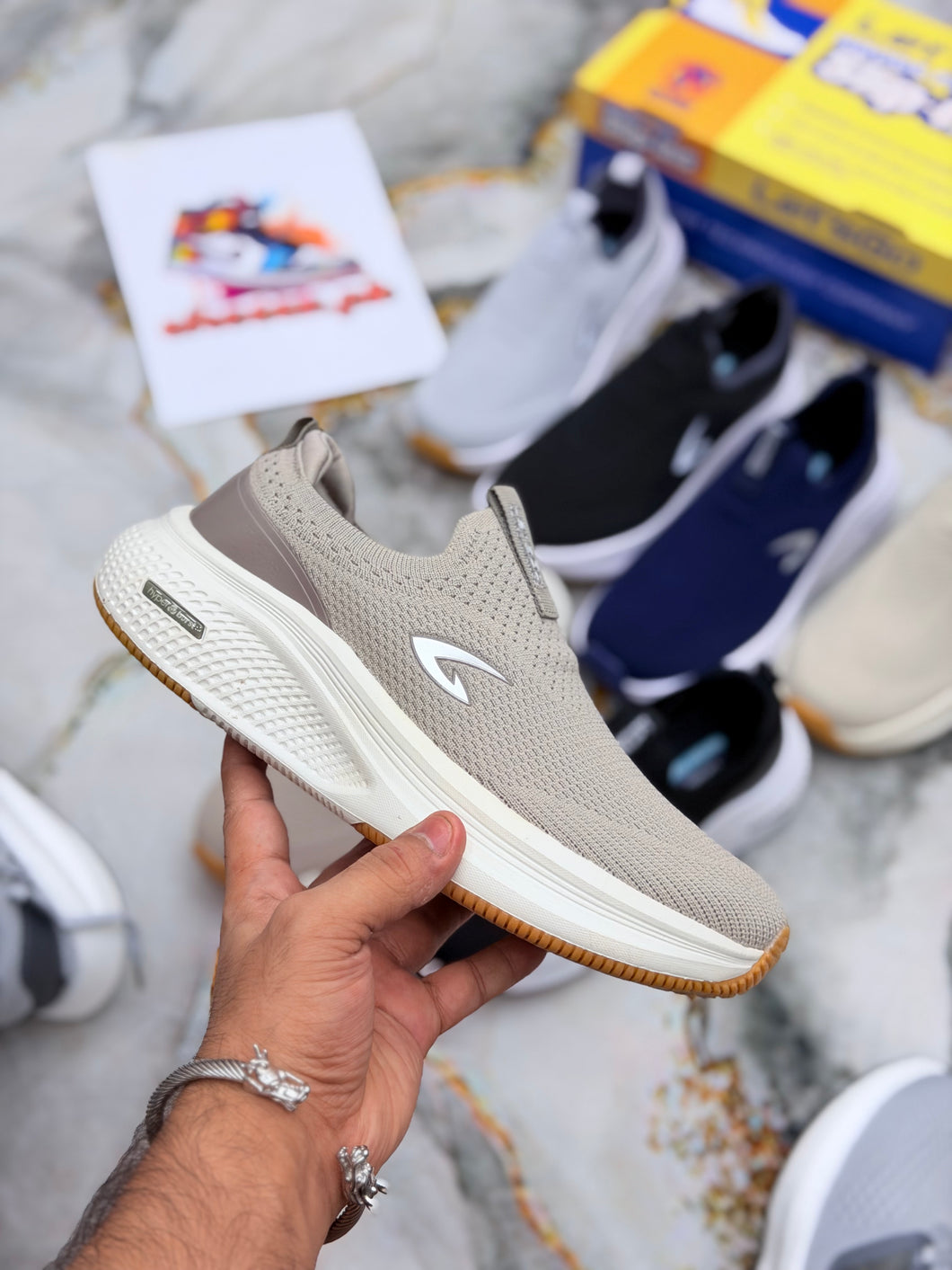 Skechars ultralight let’s go (dark/cream)