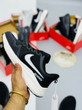 Nke air zoom gauid 10 runners black white