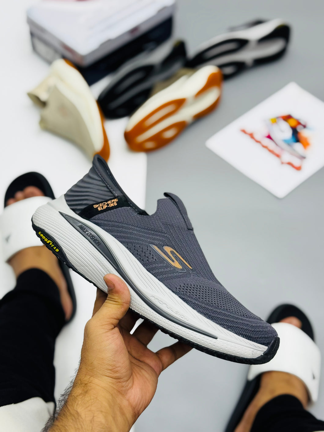 Skechars max cushion 25