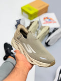 SKECHARS go run swirl tech SLIP-INS MAX CUSHIONING