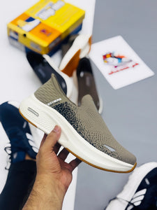 Skchers ultralight slip in khaki