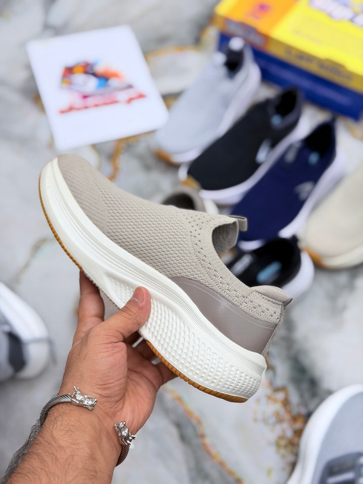 Skechars ultralight let’s go (dark/cream)