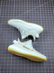 Ads  Yeezy Boost 350 v2