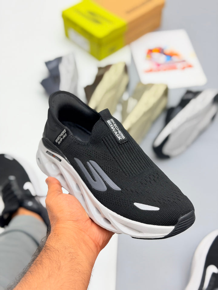SKECHARS go run swirl tech SLIP-INS MAX CUSHIONING