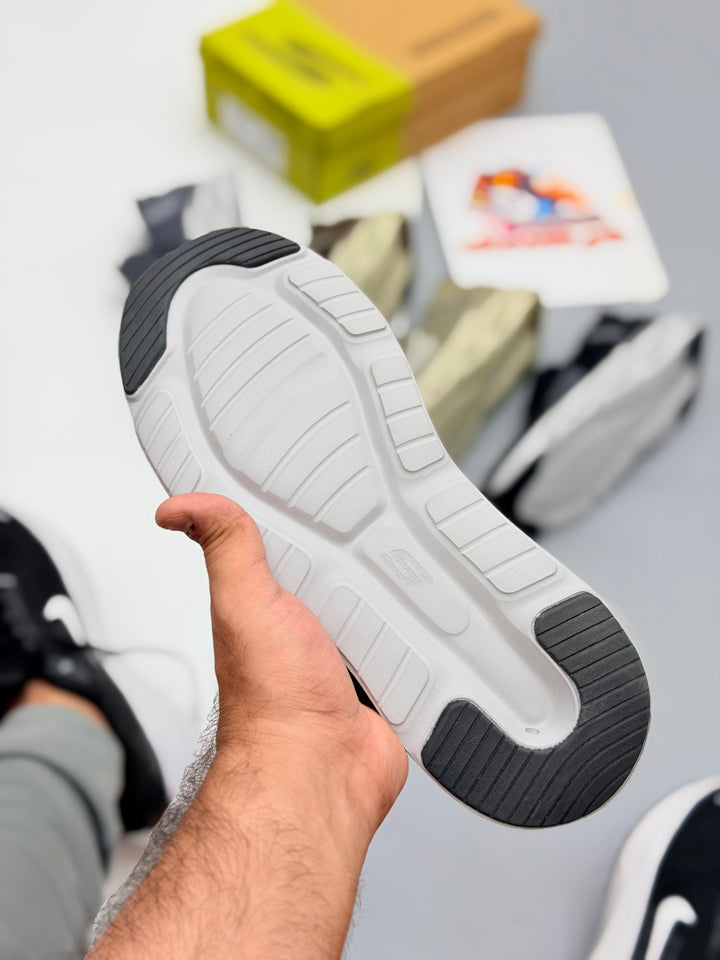 SKECHARS go run swirl tech SLIP-INS MAX CUSHIONING