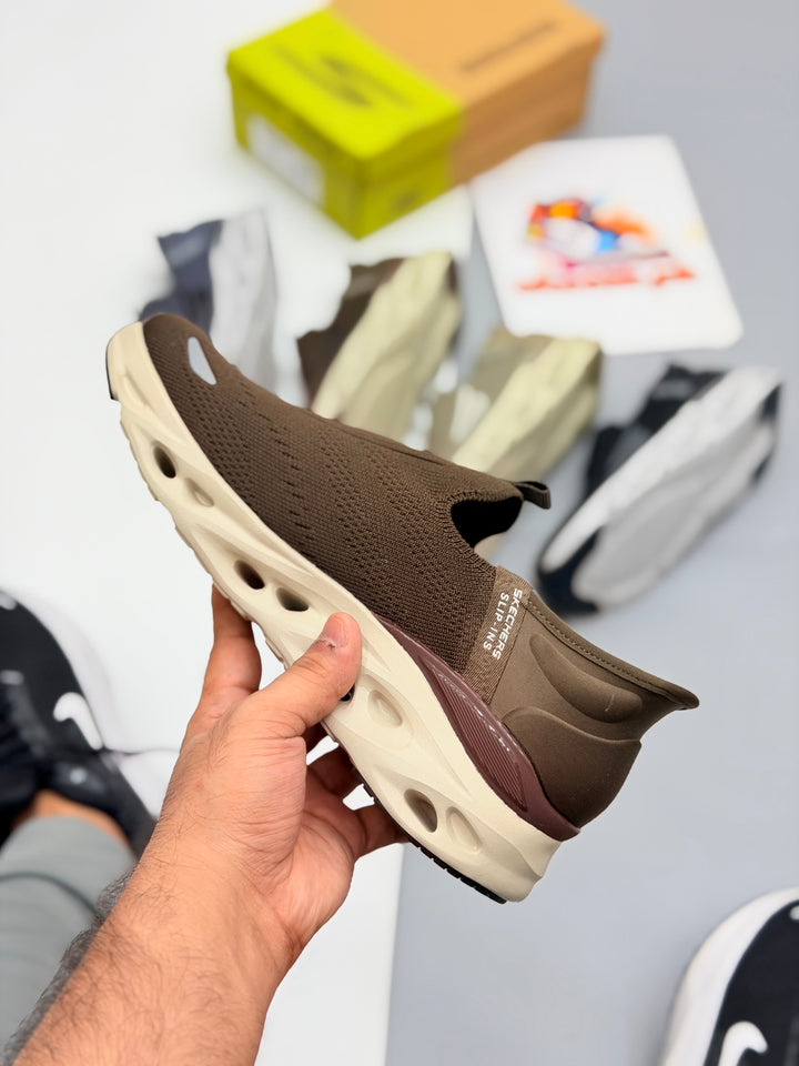 SKECHARS go run swirl tech SLIP-INS MAX CUSHIONING