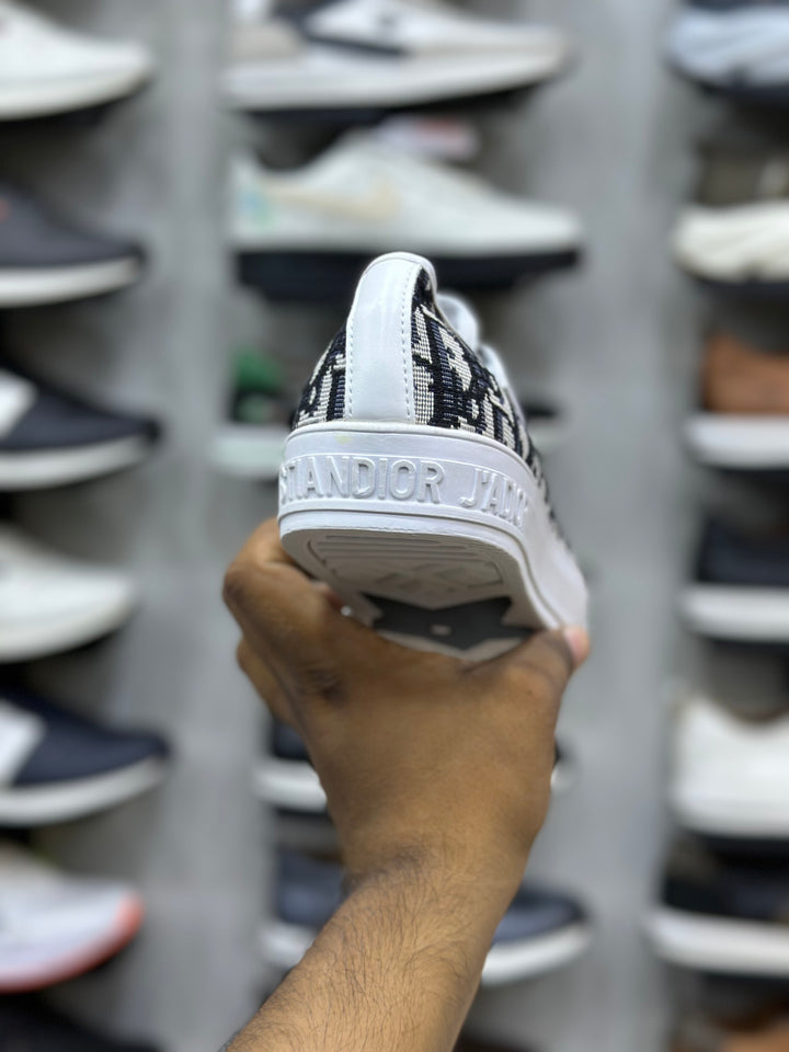 Converse Sneaker - Black