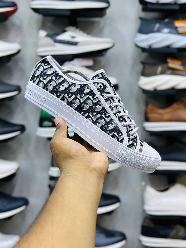 Converse Sneaker - Black