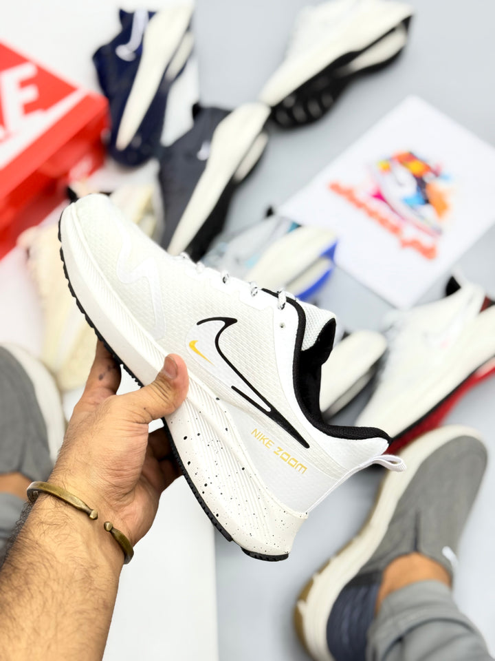 Nke air zoom Pegasus 8x white/gold