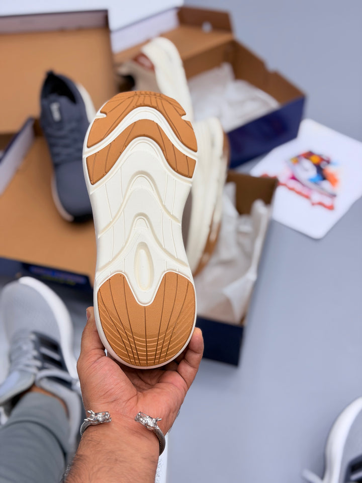 Skechars 1st looks hyper burst (brown)