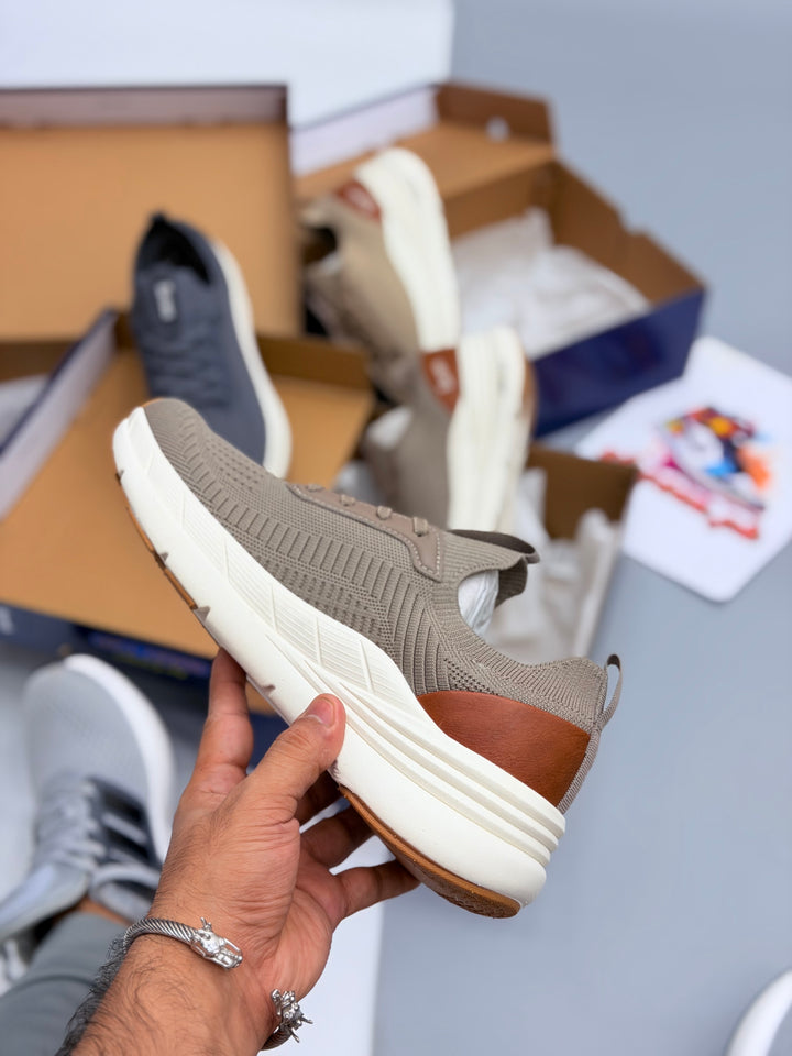 Skechars 1st looks hyper burst (brown)