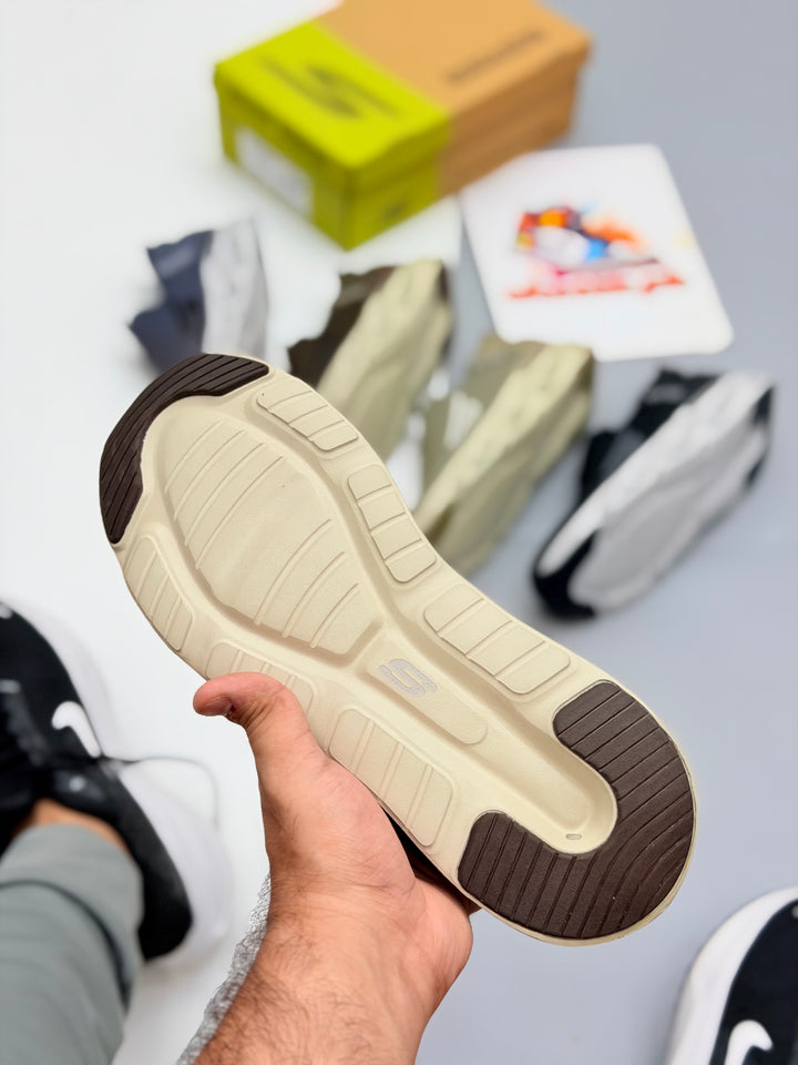 SKECHARS go run swirl tech SLIP-INS MAX CUSHIONING