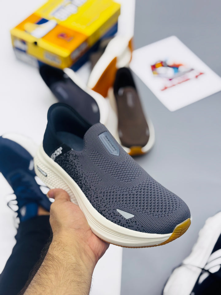 Skchers ultralight slip in gray
