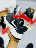 Nke air zoom gauid 10 runners black white