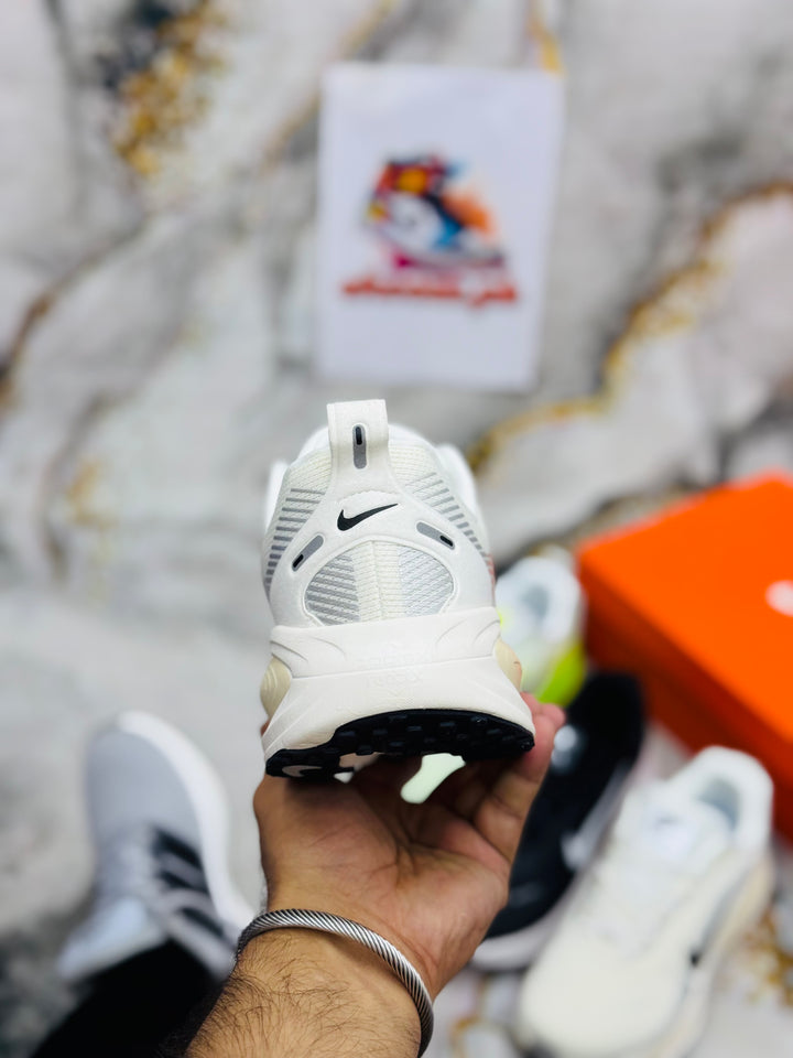 N/i/ke Vomero 18 Men's Road Running Shoes pass/cream