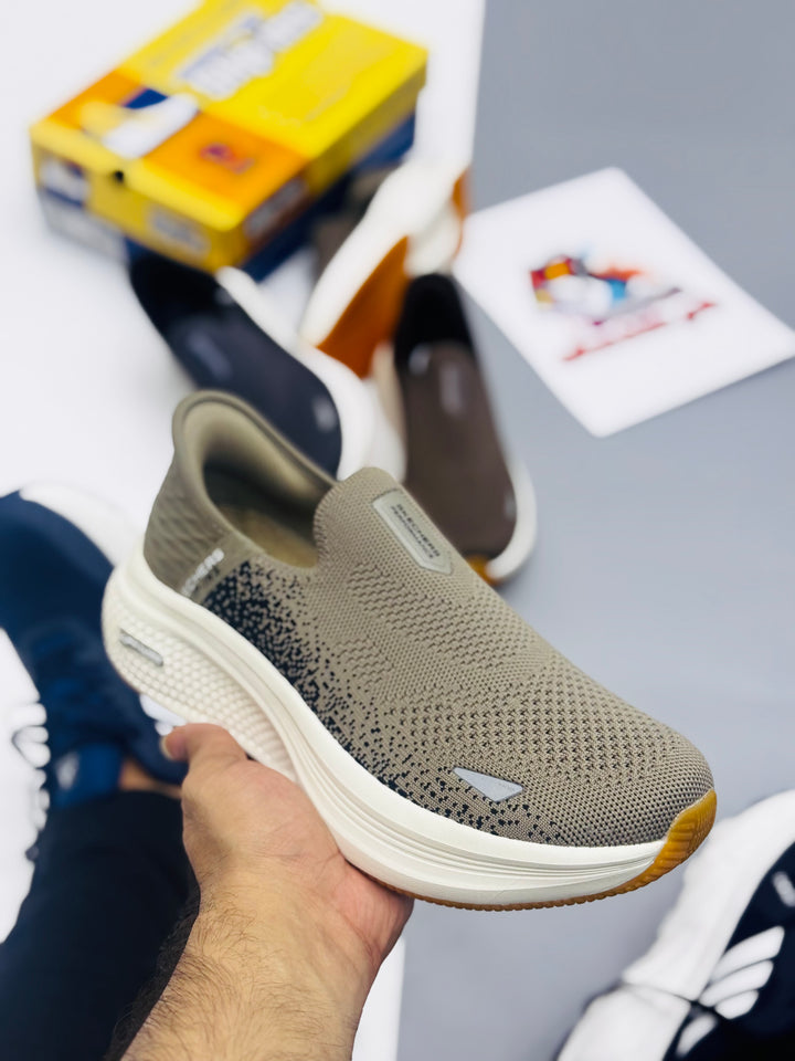 Skchers ultralight slip in khaki
