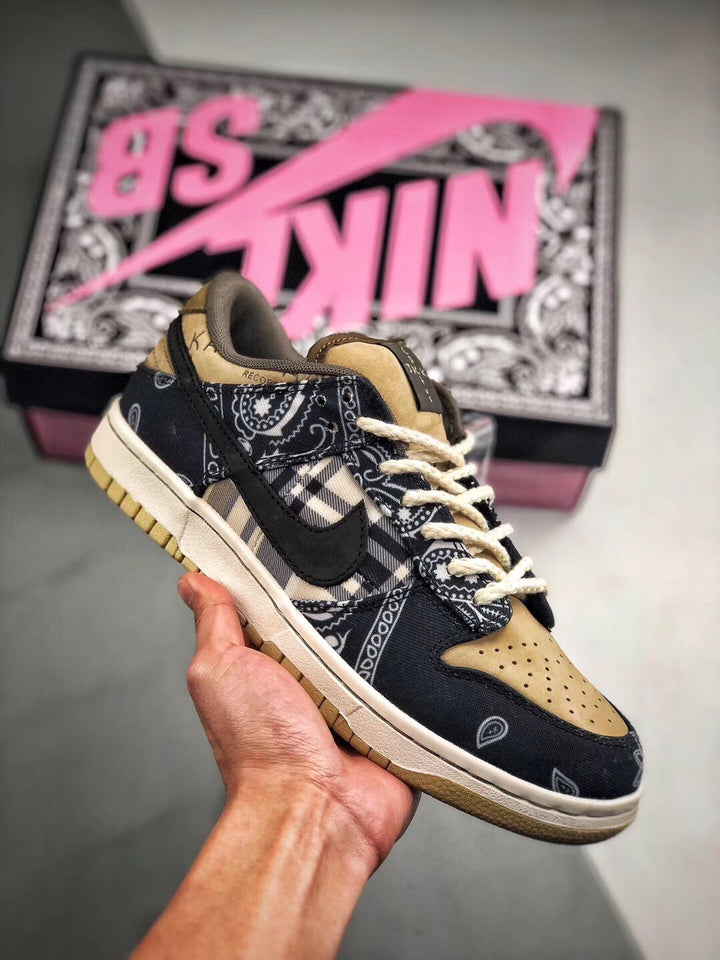 Travis Scott x SB Dunk Low