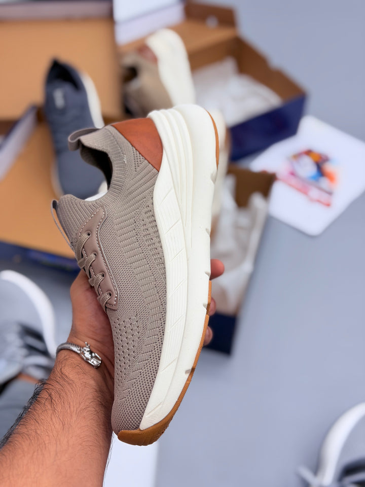 Skechars 1st looks hyper burst (brown)